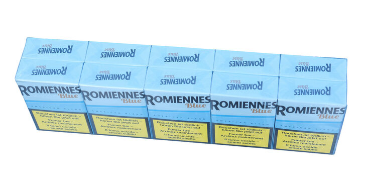 Isolierte freigestellte 10er Packung Romiennes Blue Zigaretten Stange im PNG Format, Z&uuml;rich 9 April 2026