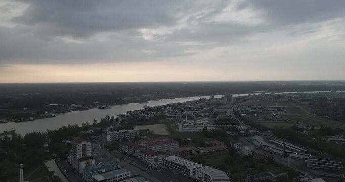 Sibu is often called the "New Foochow" of Sarawak. Located at the confluence of the Rajang and Igan Rivers, it serves as the main gateway to the Upper Rajang River and the rugged interior of Borneo.
