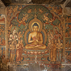 Obraz premium Ancient traditional wall mural painting of Lord Buddha with disciples in a temple