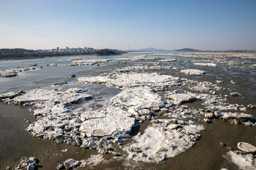 얼음,유빙,한강,하류,갯벌,아파트,김포시,경기도 © JinChang