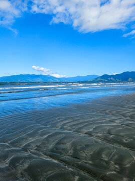 Image of Caraguatatuba beach, in S&atilde;o Paulo, Brazil.