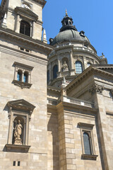 Obraz premium The Co-Cathedral of St Stephen is a basilica located in the Pest district of Budapest. It is part of the Archdiocese of Esztergom-Budapest and is built in the Baroque style.