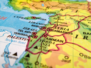 Obraz premium A close-up of a current section of the Middle East map, highlighting Israel, Palestine, Syria, Jordan, Lebanon and Cyprus. Ideal for geography.