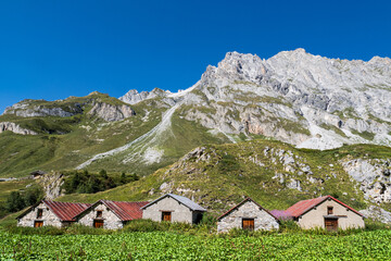 Les chalets d'alpage  de Montaimont à Pralognan-la-Vanoise © Dominique