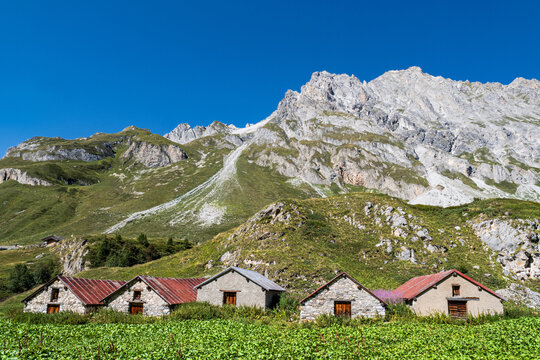 Les chalets d'alpage  de Montaimont &agrave; Pralognan-la-Vanoise