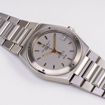 IWC quartz watch, Ingenieur model, reference 3305, steel case with gray dial. Milan. Italy_September 1, 2025