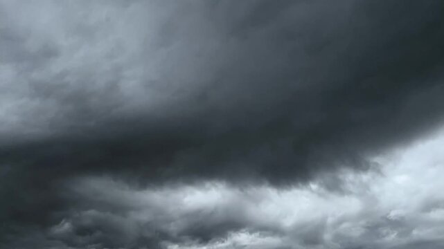 Fast Approaching Shelf Cloud Storm Timelapse