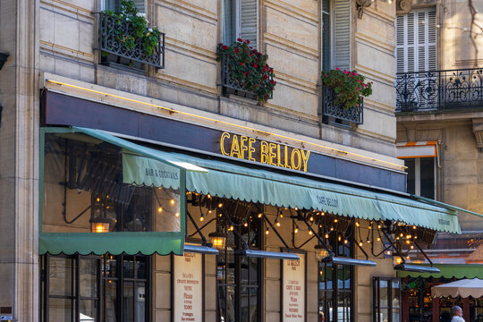 Restaurants, hotels and office buildings in Paris France FR