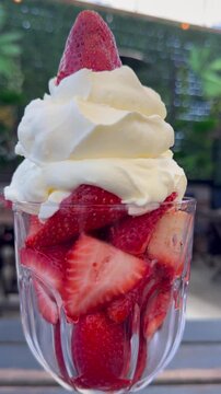 frutillas con crema, postre