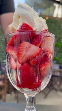 frutillas con crema, postre