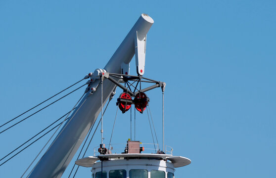 The pulleys of a peak lift, also known as a bigo, currently used to lift a panoramic elevator.