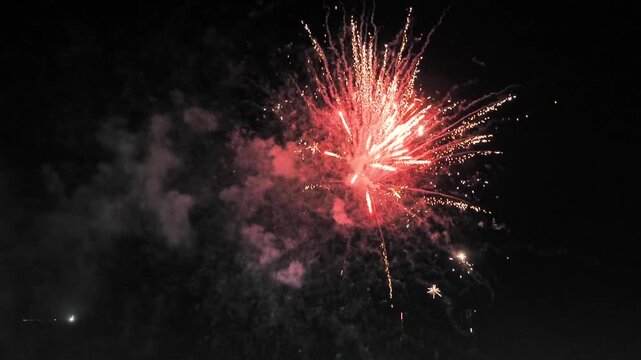 fuegos artificiales dispositivos pirot&eacute;cnicos