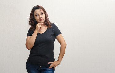 Obraz premium Thoughtful Young Woman Thinking with Pensive Expression
