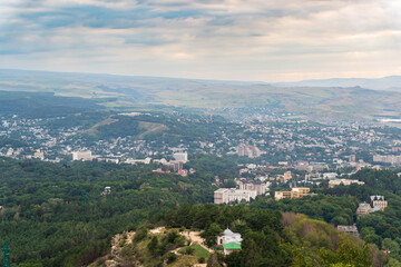 Obraz premium View of the mountains and Kislovodsk from the observation decks of the Kislovodsk Park