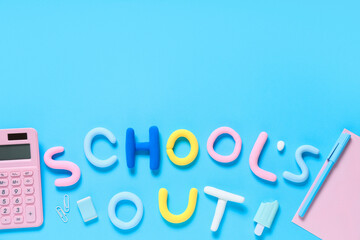 Naklejka premium Text SCHOOL'S OUT made of play dough and stationery on color background