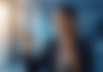 Obraz premium Blurred silhouette of a person standing against a gradient background