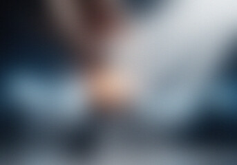 Obraz premium Mysterious blurred silhouette against a gradient sky