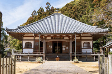 Fototapeta premium 日本：補陀洛山寺 本堂【世界遺産／国指定史跡／熊野三山】和歌山県那智勝浦町