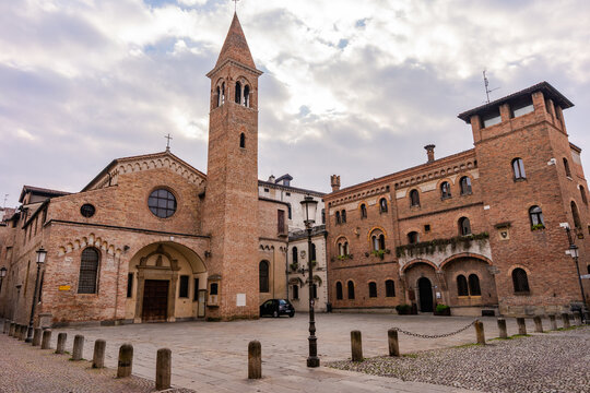 Panoramic view of the historic Piazzetta Lucia Valentini Terrani featuring the Chiesa di San Canziano and its medieval brick bell tower in Padova, Italy 02.01.2026