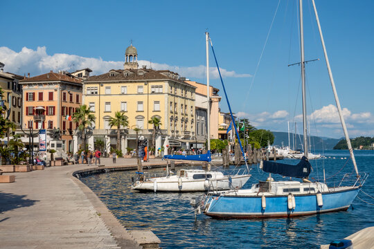 Sailboats docked at the harbour in the old town of Sal� on Lake Garda