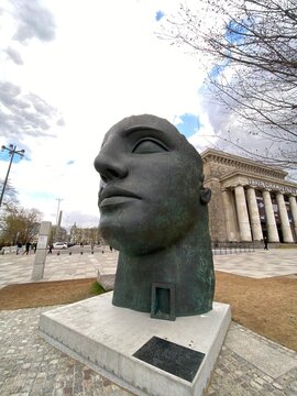 09.04.2026 Warsaw, Poland. Sculpture "Tindaro" by Polish artist Igor Mitoraj, installed in Warsaw.