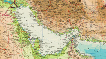 Obraz premium Vintage map highlighting the Persian Gulf, showcasing detailed cartography, surrounding regions and coastlines