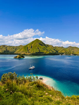 Kelor Island Summit Overlooking Turquoise Bay in Komodo National Park