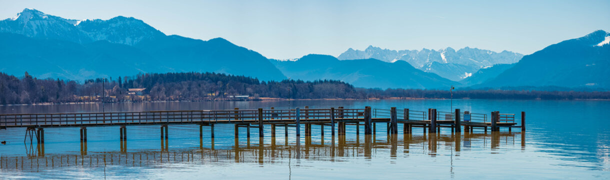 Alpine winter view with Mount Wilder Kaiser at Lake Chiemsee, Chieming, Chiemgau, Traunstein, Bavaria, Germany
