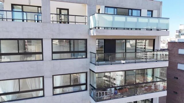 vista con drone de edificio a estrenar