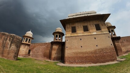 Obraz premium Historic Red Brick Rear Exterior Wall and Architectural Domes of Sheikh Chilli Tomb under Cloudy Rainy Weather in Kurukshetra