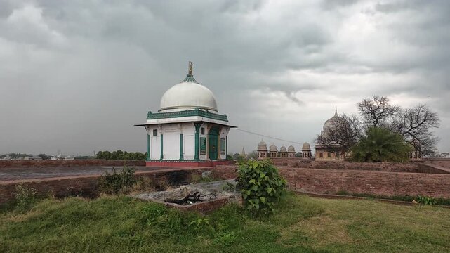 Dargah (tomb) of Hazrat Shaikh Jalaluddin Thanesari located in Thanesar, Haryana. 