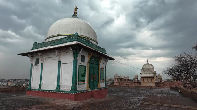Dargah (tomb) of Hazrat Shaikh Jalaluddin Thanesari located in Thanesar, Haryana. 