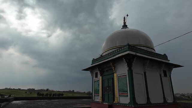 Dargah (tomb) of Hazrat Shaikh Jalaluddin Thanesari located in Thanesar, Haryana. 