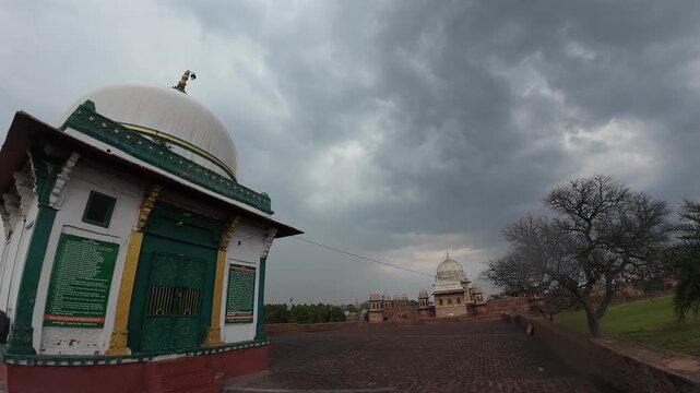 Dargah (tomb) of Hazrat Shaikh Jalaluddin Thanesari located in Thanesar, Haryana. 