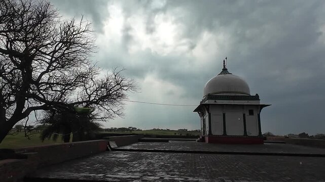 Dargah (tomb) of Hazrat Shaikh Jalaluddin Thanesari located in Thanesar, Haryana. 