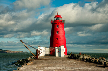 Obraz premium The Red Poolbeg lighthouse in Dublin