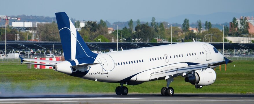 Global Jet Luxembourg A319 VIP reverse banni&egrave;re