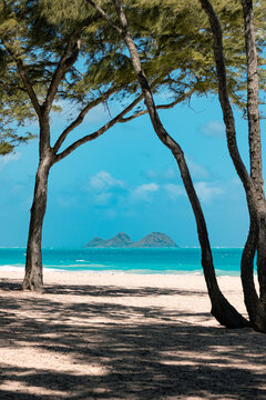 Side Profile of Nā Mokulua