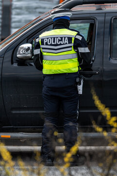 Policja- kontrola drogowa.
