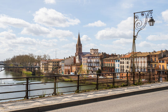 View of the town of Montauban and Lot river - France