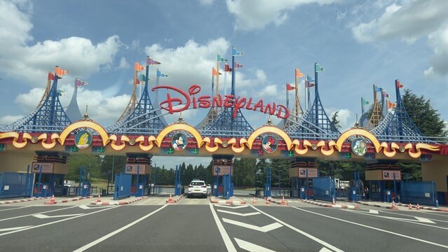 Disneyland Entrance Sign