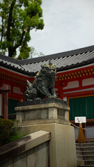 Obraz premium statue of the lion, Yasaka Pagoda, Hokan-ji Temple, Kyoto Japan