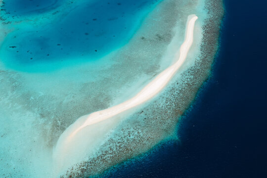 Aerial view of sandbar and ocean, Baa atoll, Maldives islands