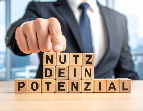Nutz dein Potenzial - Geschäftsmann zeigt auf den Text "Nutz dein Potenzial"