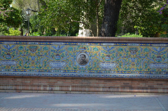 Mar&iacute;a Luisa Park - &Aacute;lvarez Quintero Brothers Roundabout