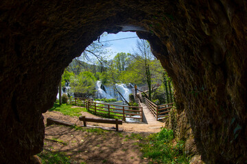 This 800-meter-long sequence of waterfalls and cascades with a vertical drop of 54 meters is the largest and longest waterfalls complex in the National Park. © Samet