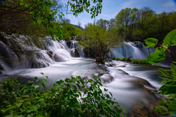 This 800-meter-long sequence of waterfalls and cascades with a vertical drop of 54 meters is the largest and longest waterfalls complex in the National Park. © Samet