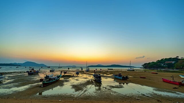 
Time lapse Tropical Dawn with Boats at Rest
As the sun rises over the horizon, vibrant streaks of color spread across the sky and shimmer on the sea. Traditional boats rest gently on the water