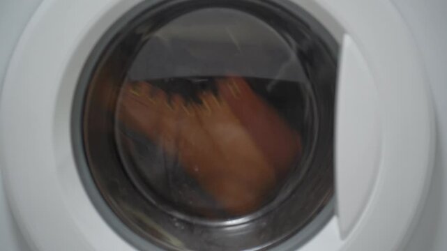 Rinsing and wringing shoes in a household washing machine