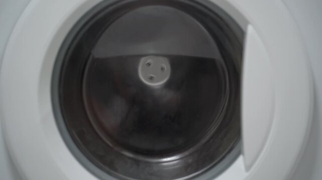 Rinsing and wringing shoes in a household washing machine